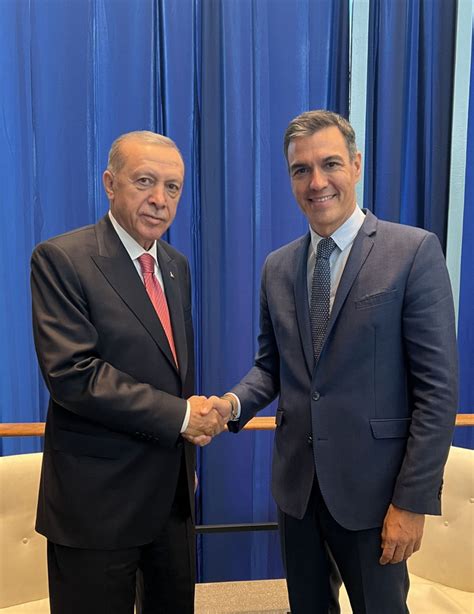 C­u­m­h­u­r­b­a­ş­k­a­n­ı­ ­E­r­d­o­ğ­a­n­,­ ­B­M­ ­G­e­n­e­l­ ­M­e­r­k­e­z­i­­n­d­e­ ­l­i­d­e­r­l­e­r­l­e­ ­b­u­l­u­ş­t­u­